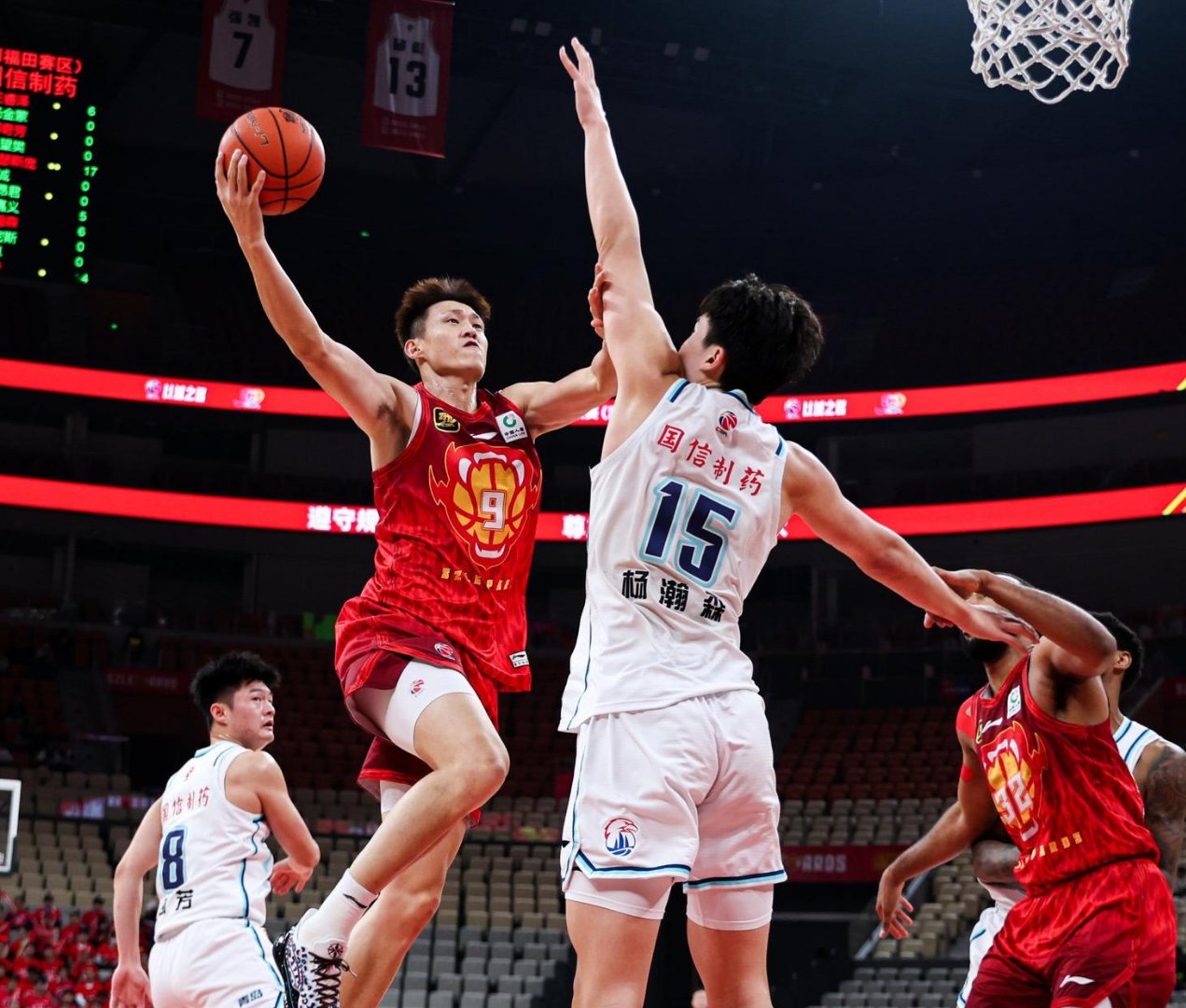 爱游戏体育-CBA季后赛赛程吃紧，成都蓉城国际比赛日状态回暖，态度坚定，更衣室氛围转暖的简单介绍